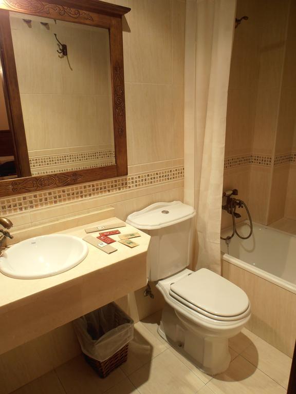 Hostal Virgen De La Encina Ponferrada Szoba fotó