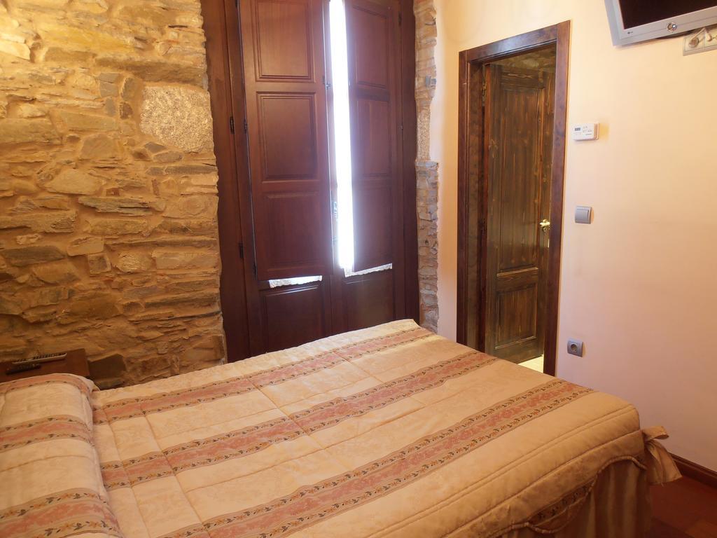 Hostal Virgen De La Encina Ponferrada Szoba fotó