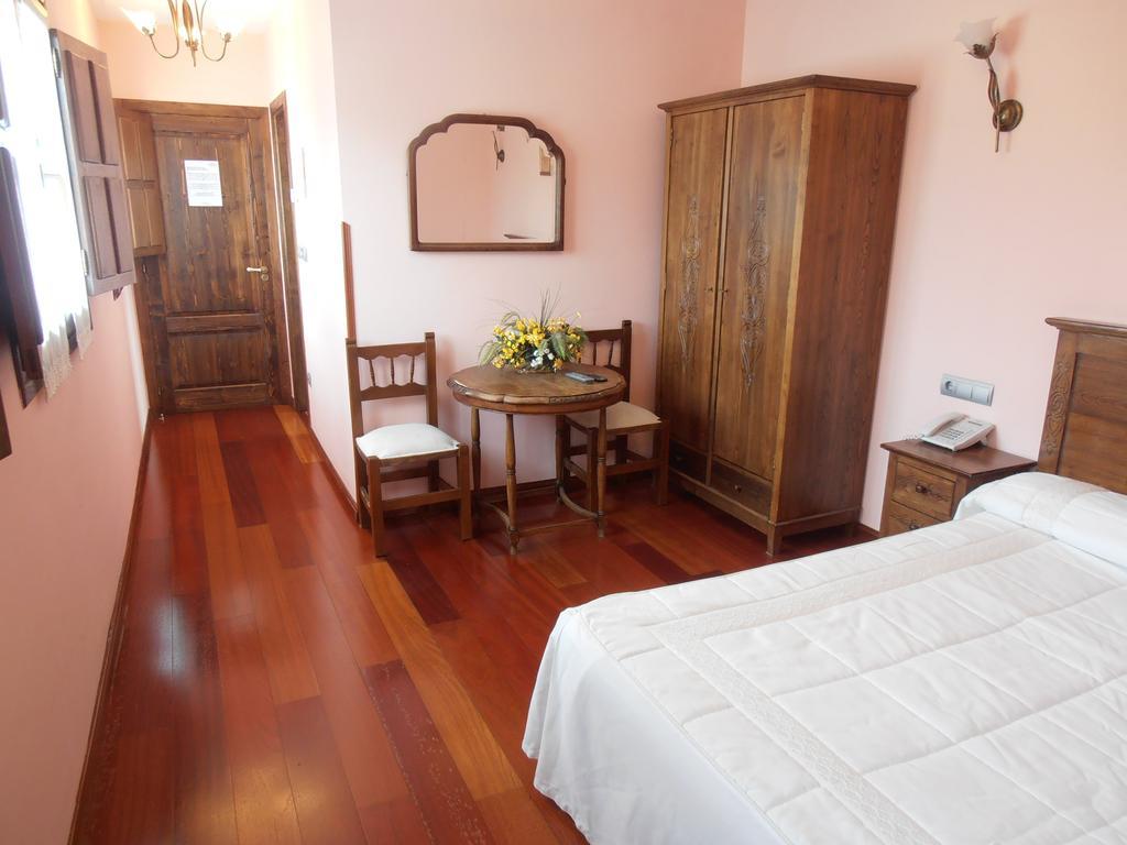 Hostal Virgen De La Encina Ponferrada Szoba fotó