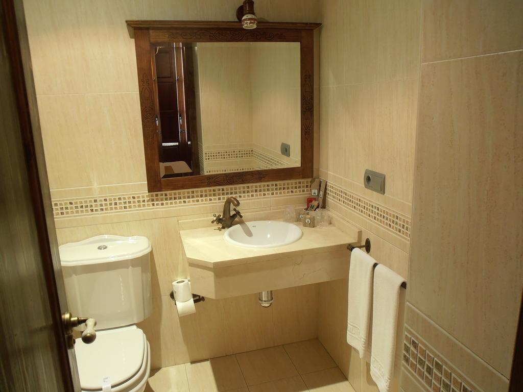 Hostal Virgen De La Encina Ponferrada Szoba fotó