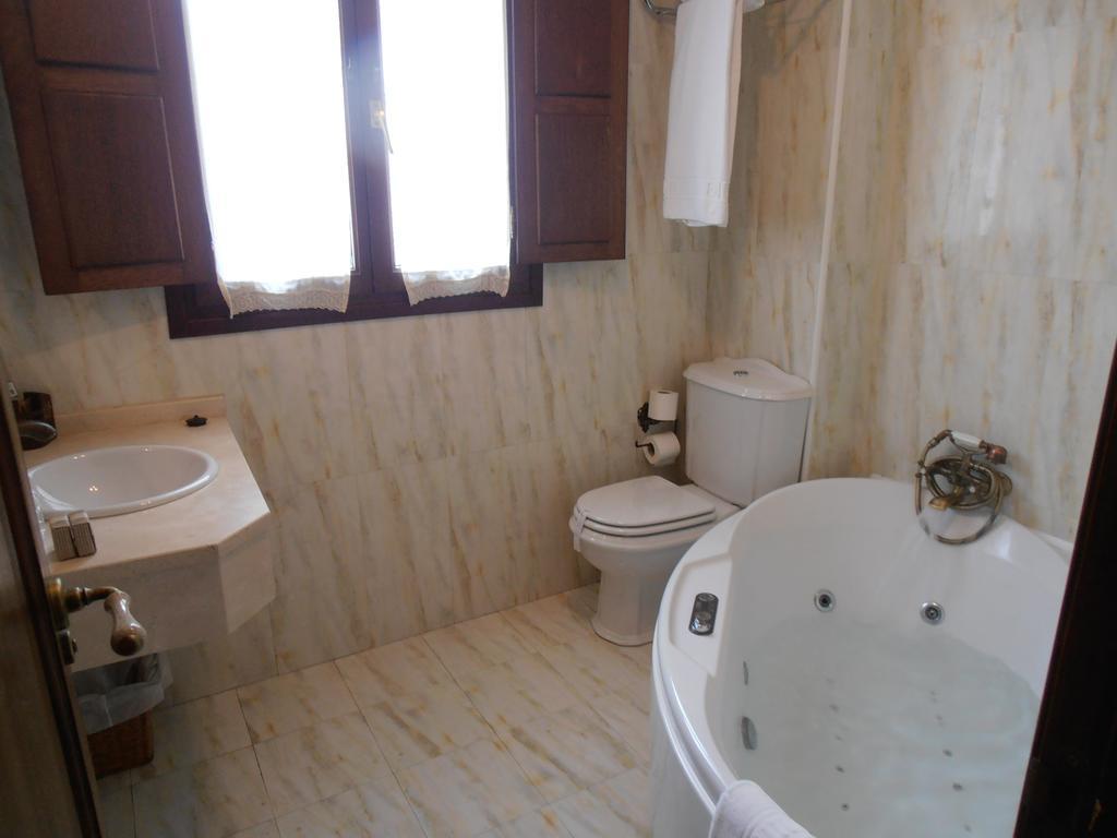 Hostal Virgen De La Encina Ponferrada Szoba fotó